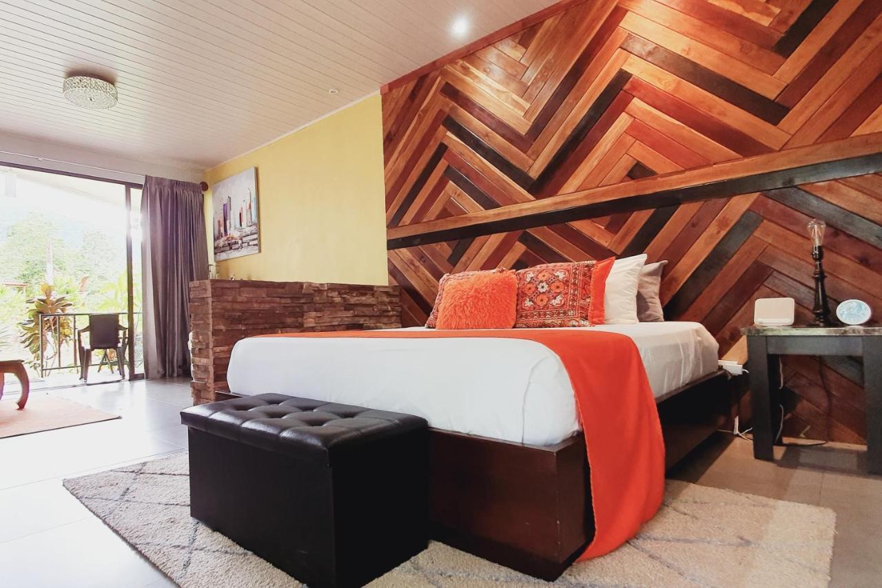 Yellow Tree Suites La Fortuna Exterior photo