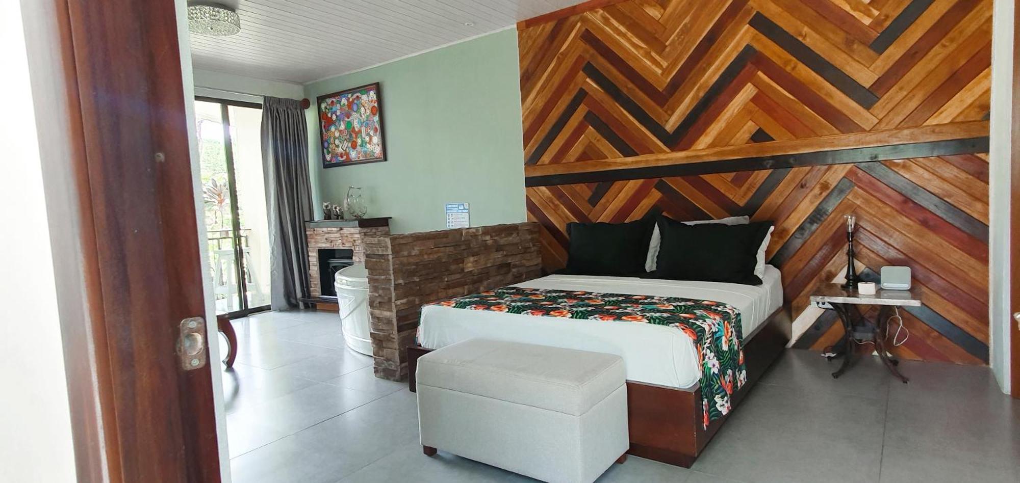 Yellow Tree Suites La Fortuna Exterior photo