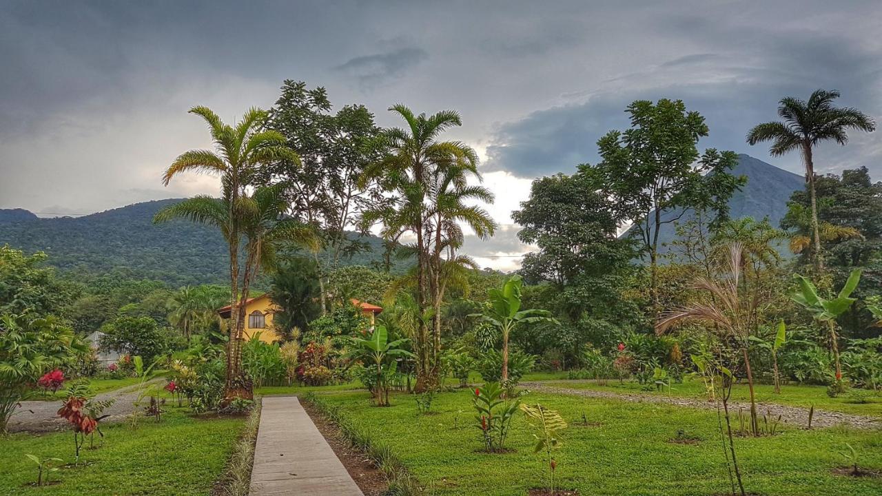 Yellow Tree Suites La Fortuna Exterior photo