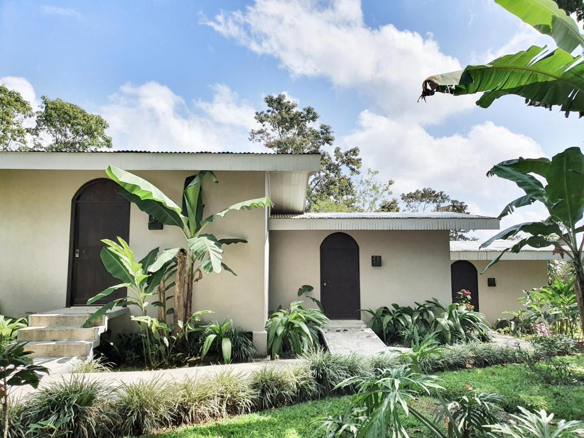 Yellow Tree Suites La Fortuna Exterior photo