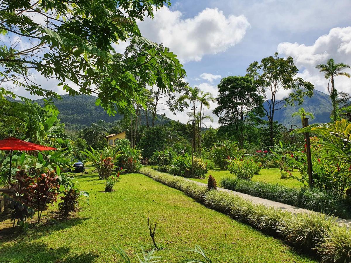Yellow Tree Suites La Fortuna Exterior photo