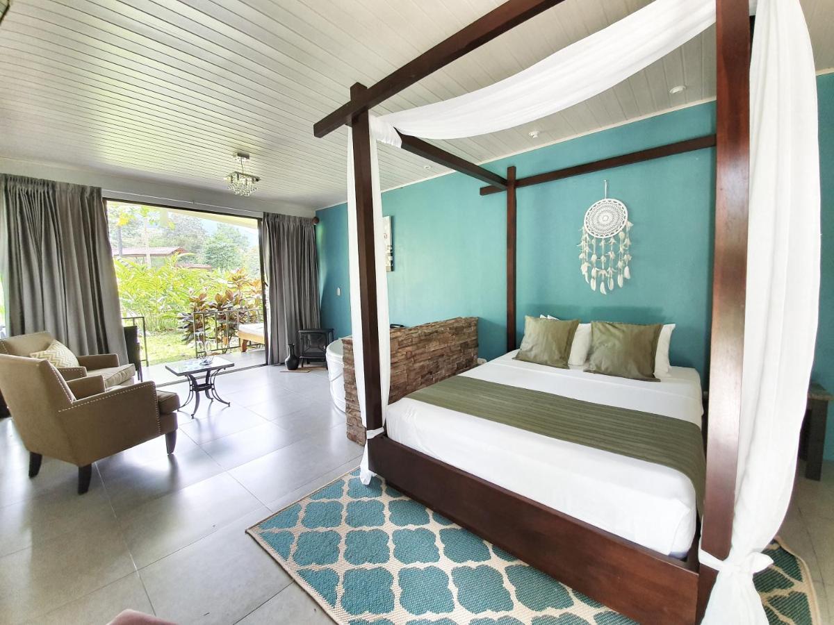 Yellow Tree Suites La Fortuna Exterior photo