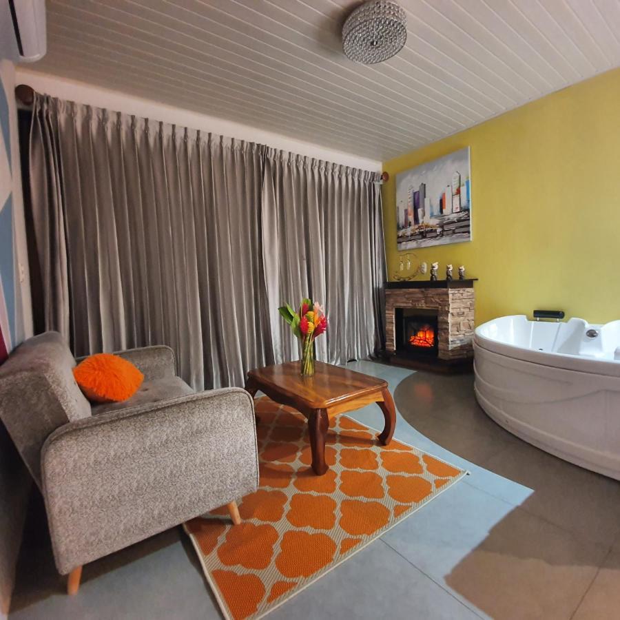 Yellow Tree Suites La Fortuna Exterior photo